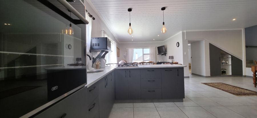 3 Bedroom Property for Sale in Boggomsbaai Western Cape